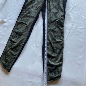 LULULEMON **discontinued** leggings Snake Skin 25” inseam